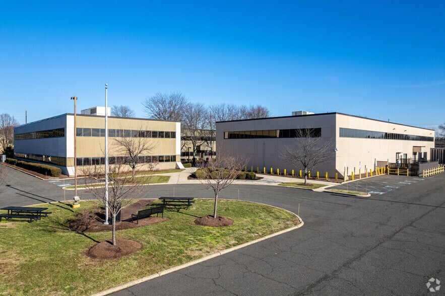 202 Campus Dr, Somerset, NJ for rent - Building Photo - Image 1 of 6