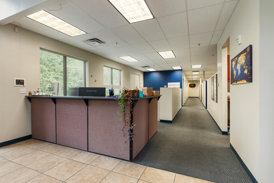 6810 220th St SW, Mountlake Terrace, WA for sale - Lobby - Image 2 of 10