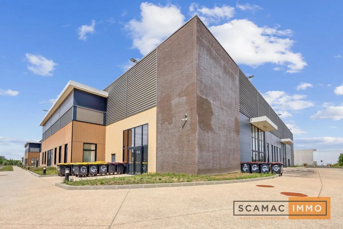 Industrial in Sucy-en-Brie to rent Building Photo- Image 1 of 2