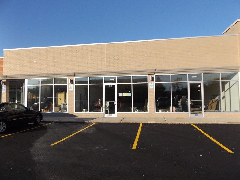 500-550 W Northwest Hwy, Arlington Heights, IL for rent - Building Photo - Image 3 of 9