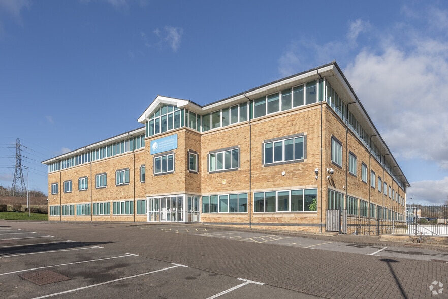 Malthouse Av, Cardiff to rent - Building Photo - Image 2 of 6