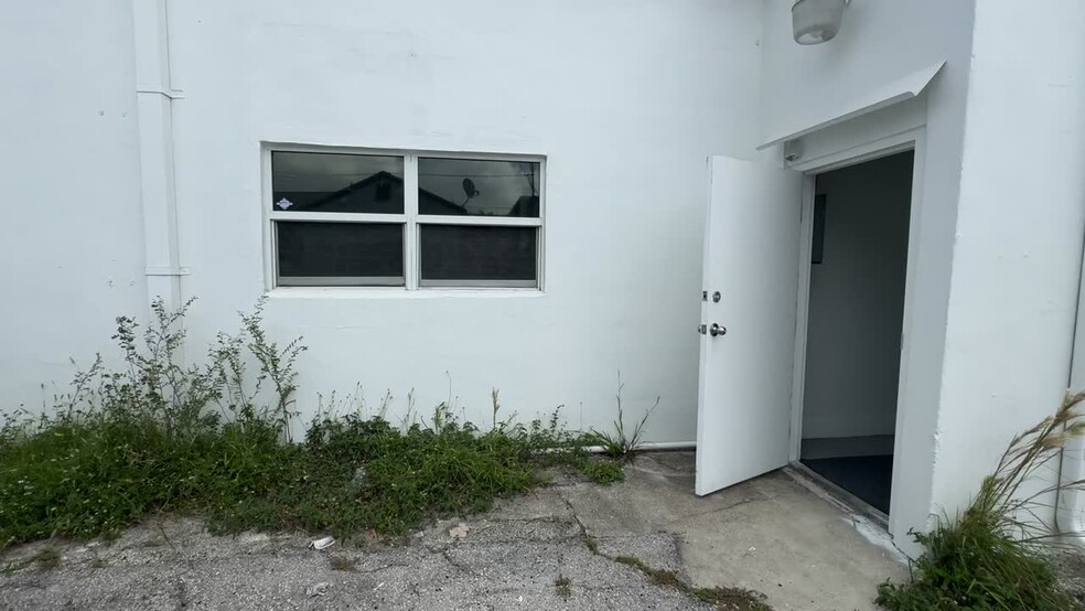 1160 NE 24th Ct, Wilton Manors, FL for rent - Commercial Listing Video - Image 2 of 17