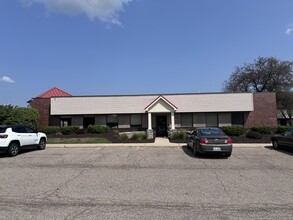 7402 Westshire Dr, Lansing, MI for rent Building Photo- Image 1 of 9