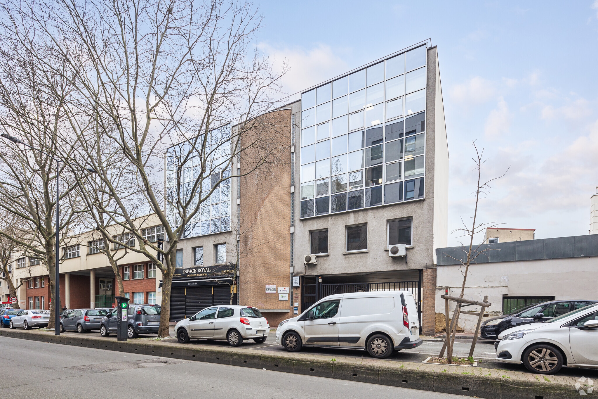 Office in Montreuil to rent Primary Photo- Image 1 of 9