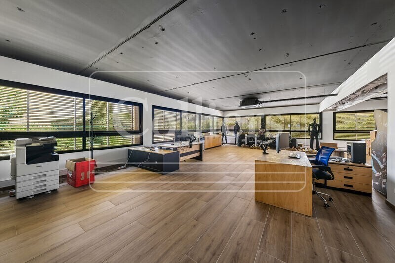 Office in Aubagne to rent Interior Photo- Image 1 of 12