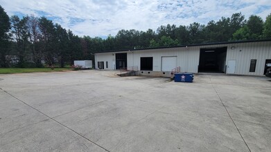 1085 Parkway Industrial Park Dr, Buford, GA for rent Building Photo- Image 2 of 8