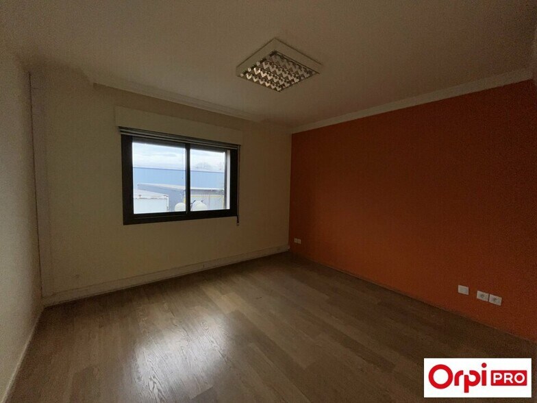 Office in SAINT-SYMPHORIEN-D'OZON to rent - Building Photo - Image 3 of 21