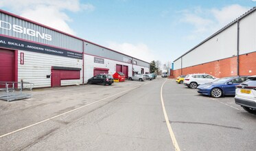 Raans Rd, Amersham to rent Building Photo- Image 1 of 5