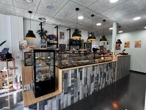 Retail in Barcelona, Barcelona to rent Interior Photo- Image 2 of 11