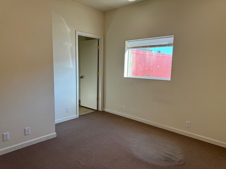 654 Kentucky St, Gridley, CA for rent - Building Photo - Image 3 of 7