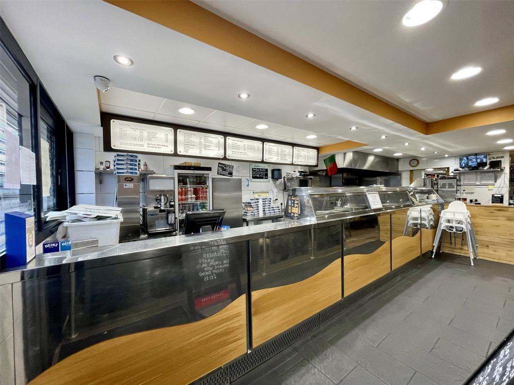 80-86 Furtherwick Rd, Canvey Island to rent Building Photo- Image 1 of 8