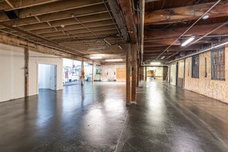 2752 6th Ave S, Seattle, WA to rent Interior Photo- Image 2 of 9