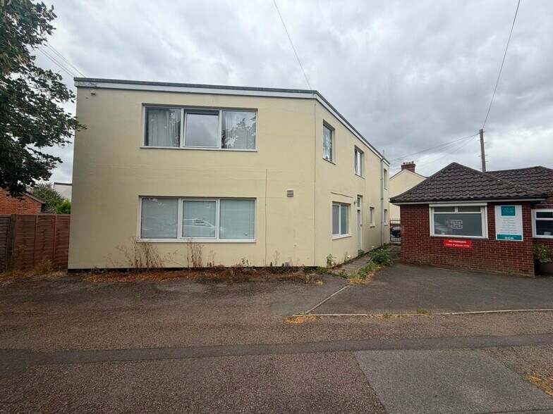 32 Avebury Ave, Tonbridge to rent - Building Photo - Image 1 of 1