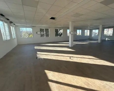 Office in Le Pontet to rent - Interior Photo - Image 3 of 5