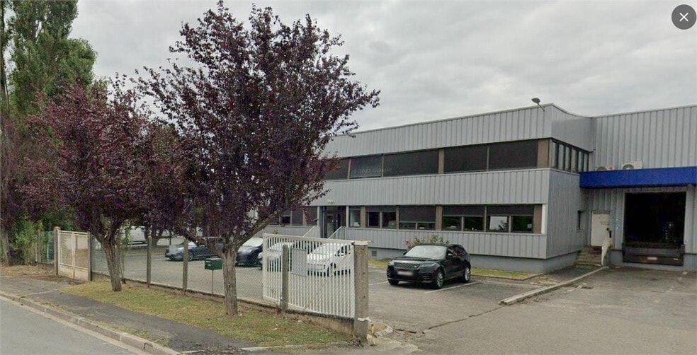 Light Industrial in Louvres to rent - Building Photo - Image 1 of 10