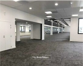 Office in Vénissieux to rent Interior Photo- Image 1 of 17