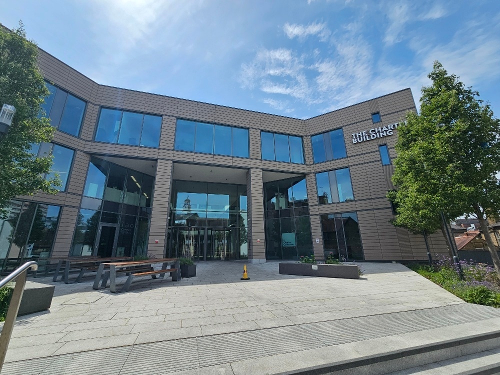 Vine St, Uxbridge to rent Building Photo- Image 1 of 9