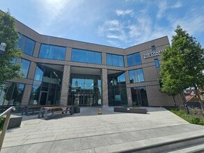 Vine St, Uxbridge to rent Building Photo- Image 1 of 9