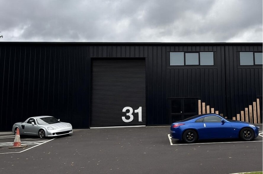 Units 30 & 31 Gatehouse Hub, Neaves Park, Hurstpierpoint to rent - Building Photo - Image 2 of 3