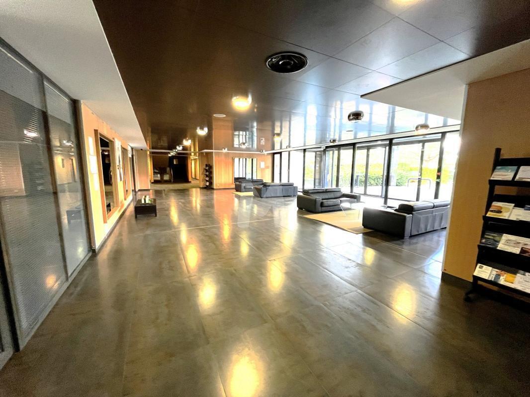 Office in Lieusaint to rent Interior Photo- Image 1 of 2