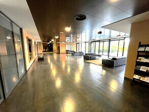 Office in Lieusaint to rent Interior Photo- Image 1 of 2