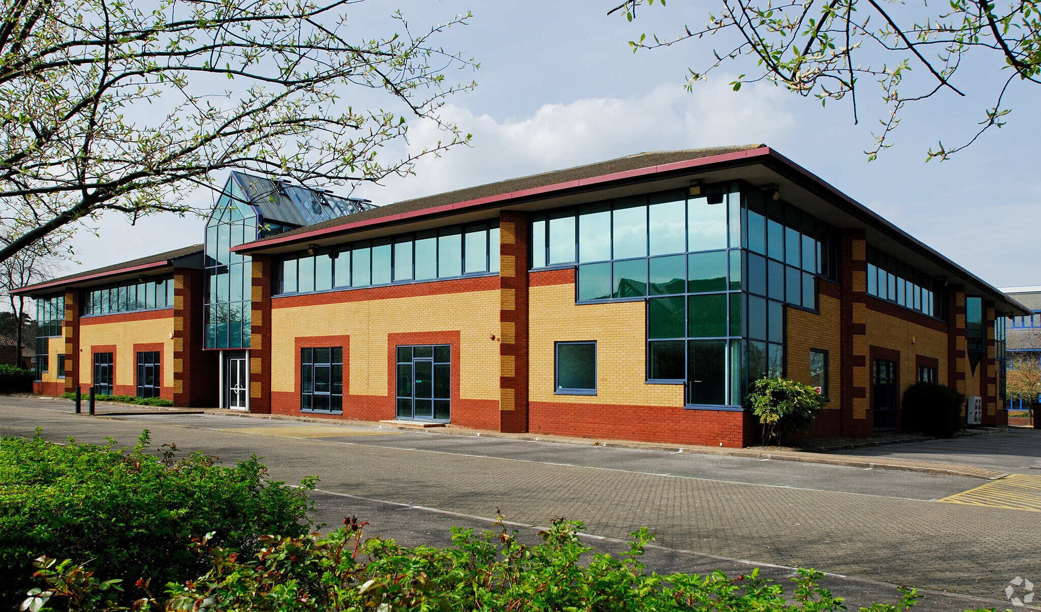 Albert Dr, Woking for sale Primary Photo- Image 1 of 1