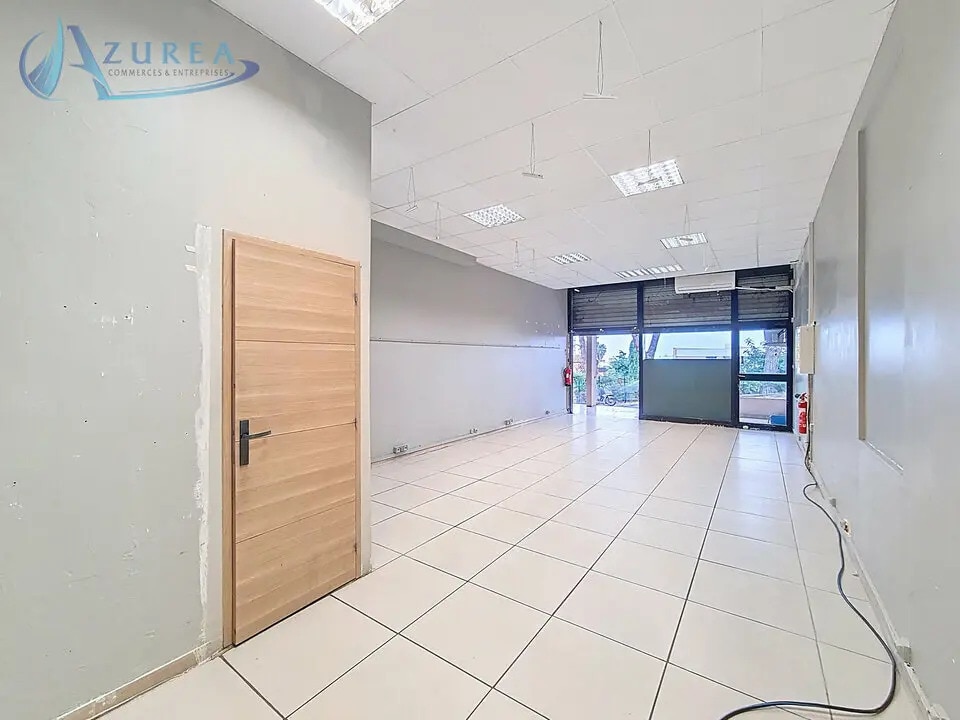 Location Commerce 50 m² - Photo 1
