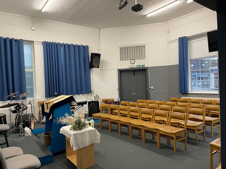 115 London Rd, Knebworth to rent - Building Photo - Image 3 of 5