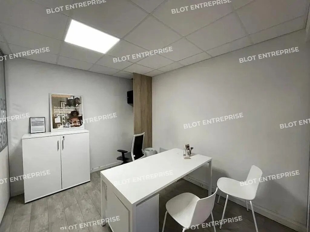 Office in Orvault for sale Interior Photo- Image 1 of 7