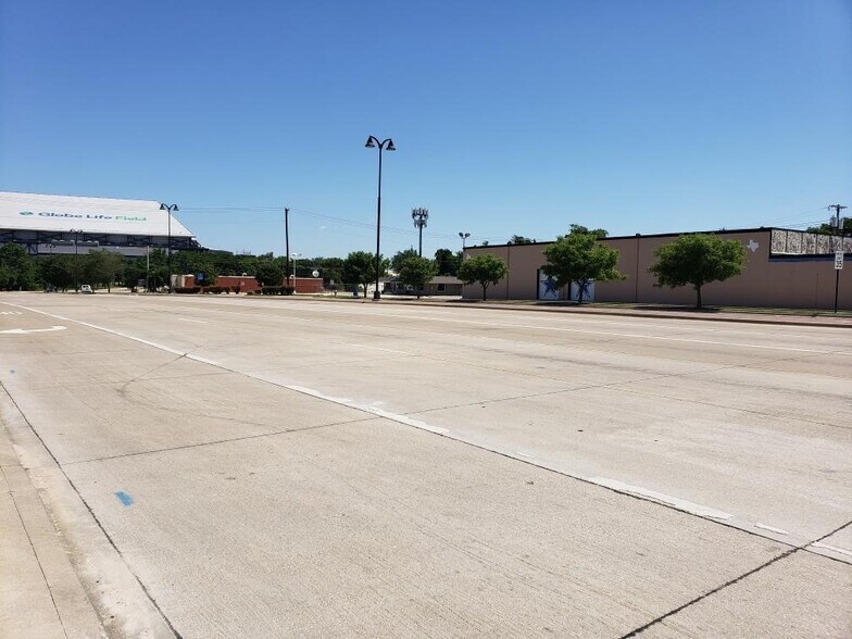 1801 E Division St, Arlington, TX for sale - Building Photo - Image 1 of 1