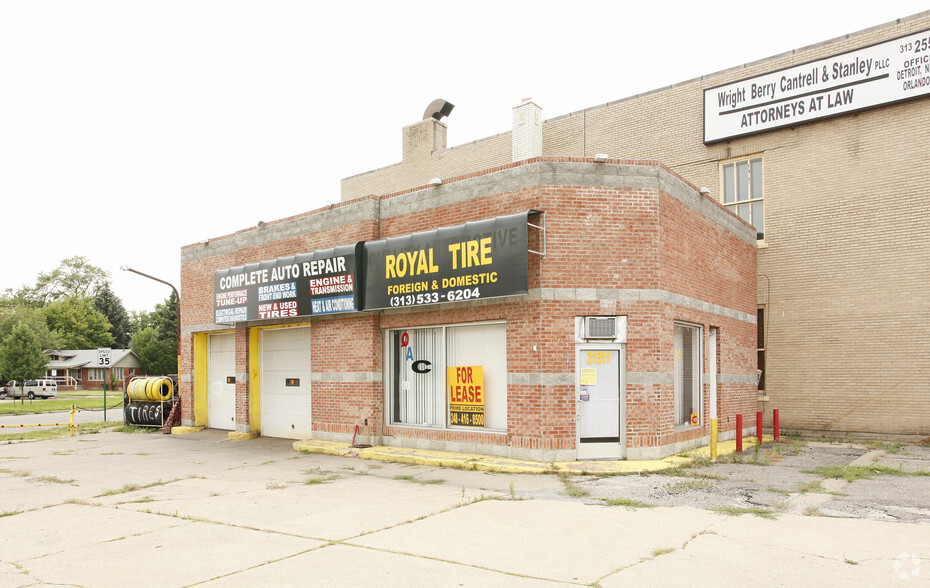 21511 Grand River Ave, Detroit, MI for sale - Primary Photo - Image 1 of 1