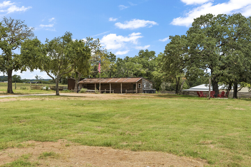 116 Elizabeth Rd, Fredericksburg, TX for sale - Building Photo - Image 1 of 1