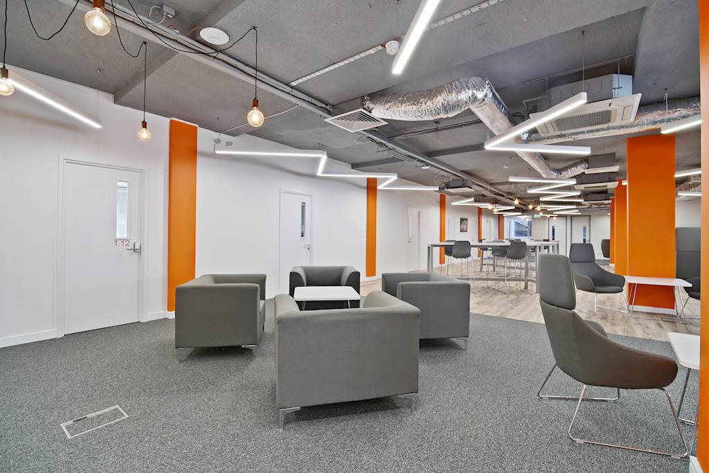 168 Fulham Rd, London to rent Interior Photo- Image 1 of 12