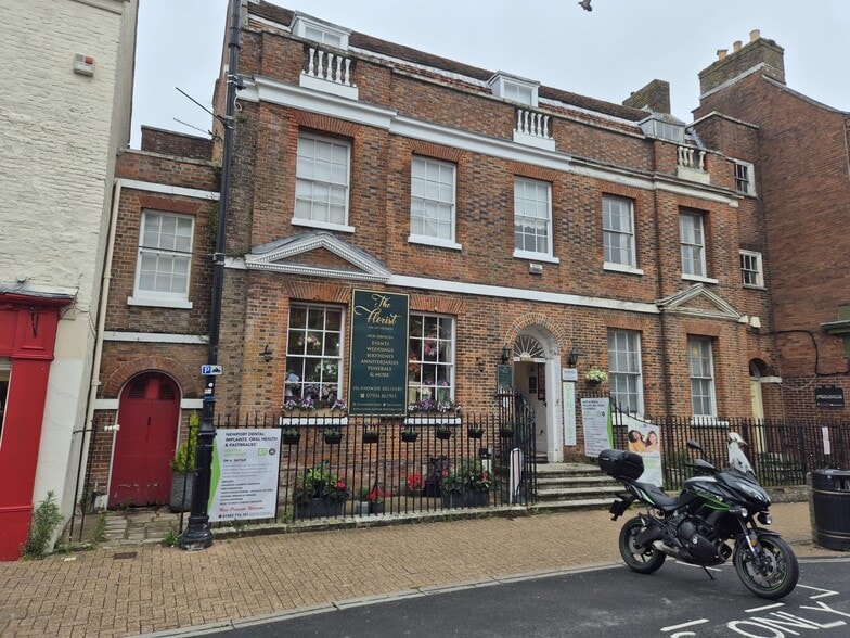 97 High St, Newport to rent - Building Photo - Image 1 of 2