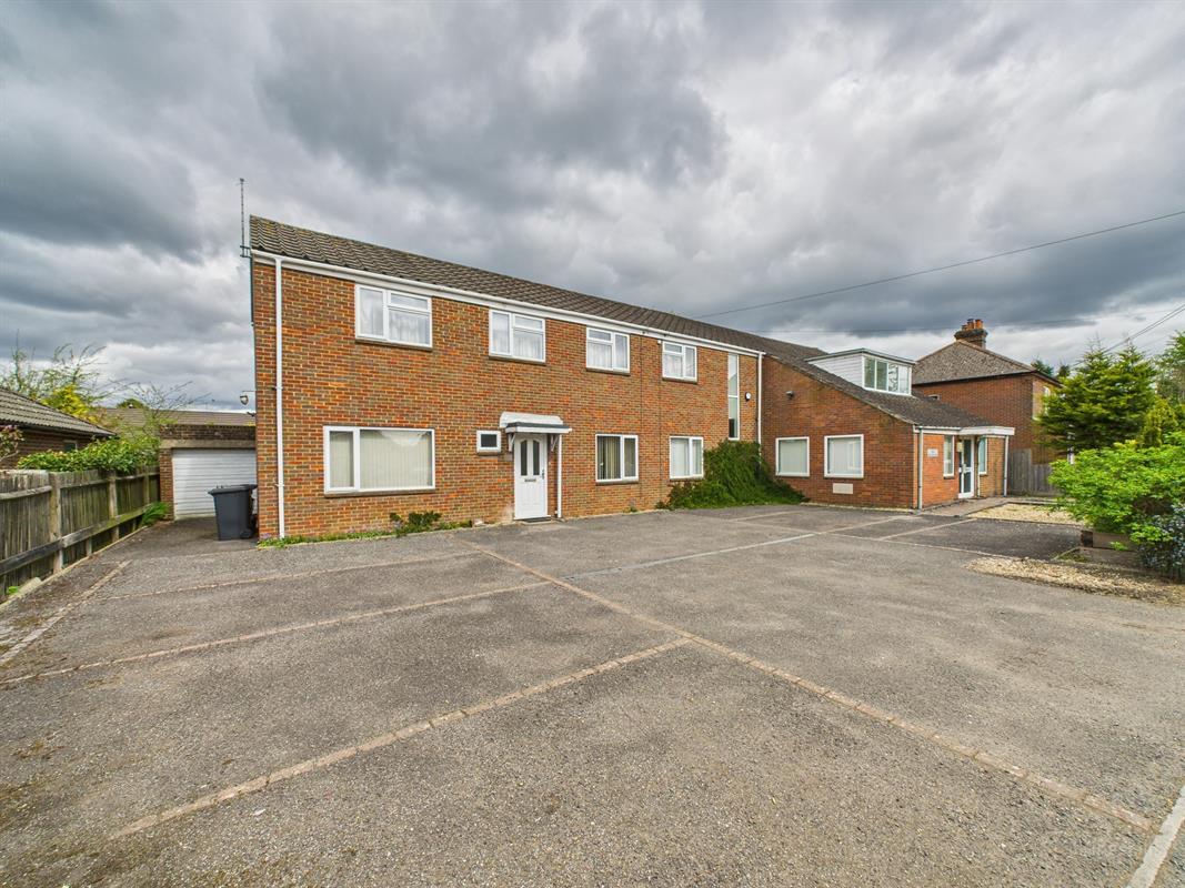 122-124 Main Rd, Naphill for sale Primary Photo- Image 1 of 1