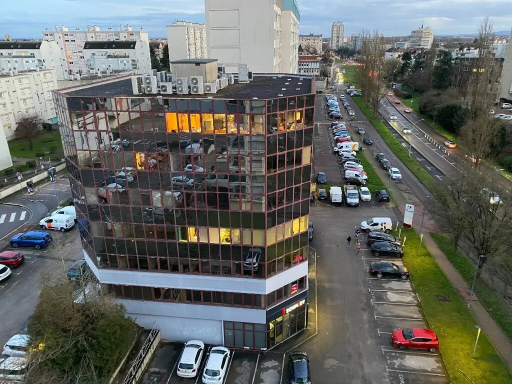Location Bureaux 100 m² - Photo 1