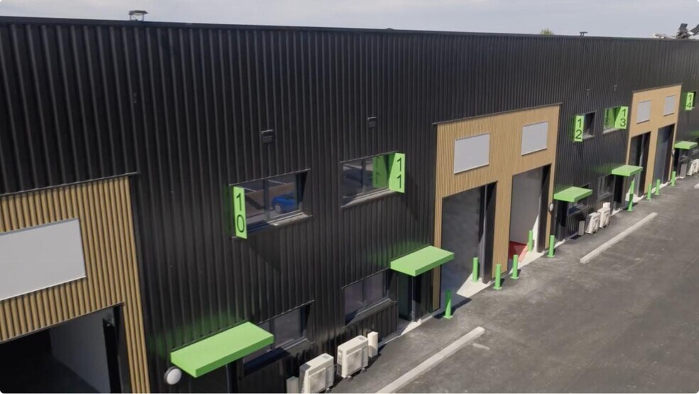 Industrial in Toulouse to rent - Building Photo - Image 2 of 10