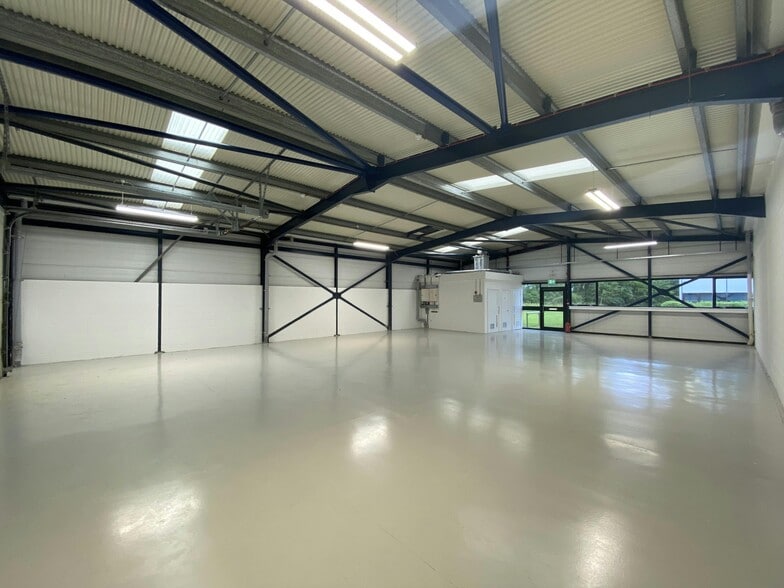 31-35 Langlands Pl, East Kilbride to rent - Building Photo - Image 3 of 8