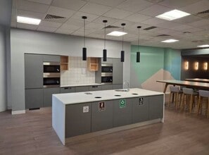 Basingstoke Rd, Reading to rent Interior Photo- Image 1 of 8