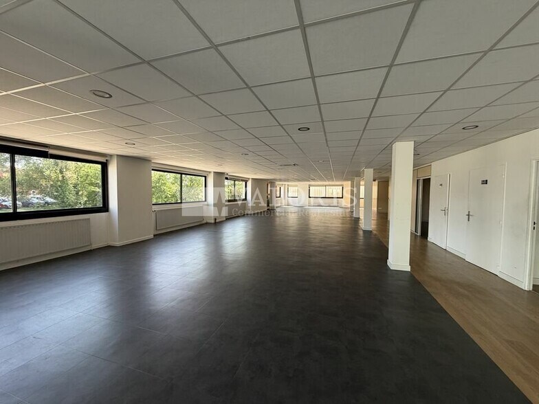 8-10 Route Du Pérollier, Dardilly to rent - Interior Photo - Image 3 of 11
