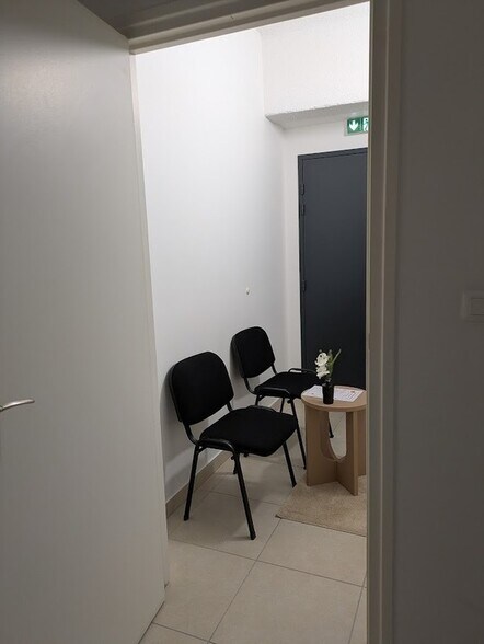 Medical in Bourgoin-Jallieu to rent - Building Photo - Image 3 of 10