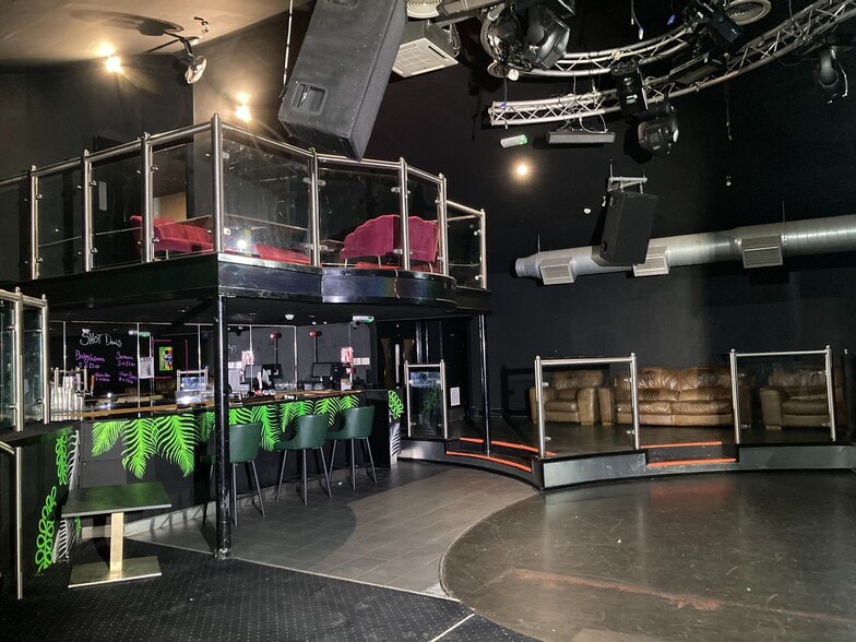 The Parade, Telford to rent - Interior Photo - Image 2 of 14