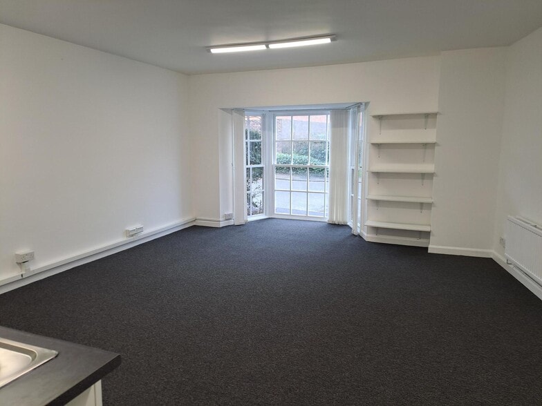 17A The Broadway, Hatfield for sale - Building Photo - Image 3 of 6