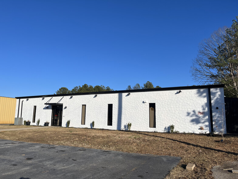 5967 Highway 221, Roebuck, SC for rent - Building Photo - Image 1 of 5