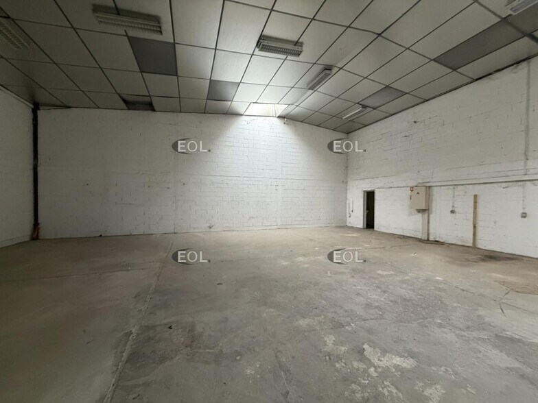 Light Industrial in Saint-Michel-sur-Orge to rent - Building Photo - Image 2 of 4