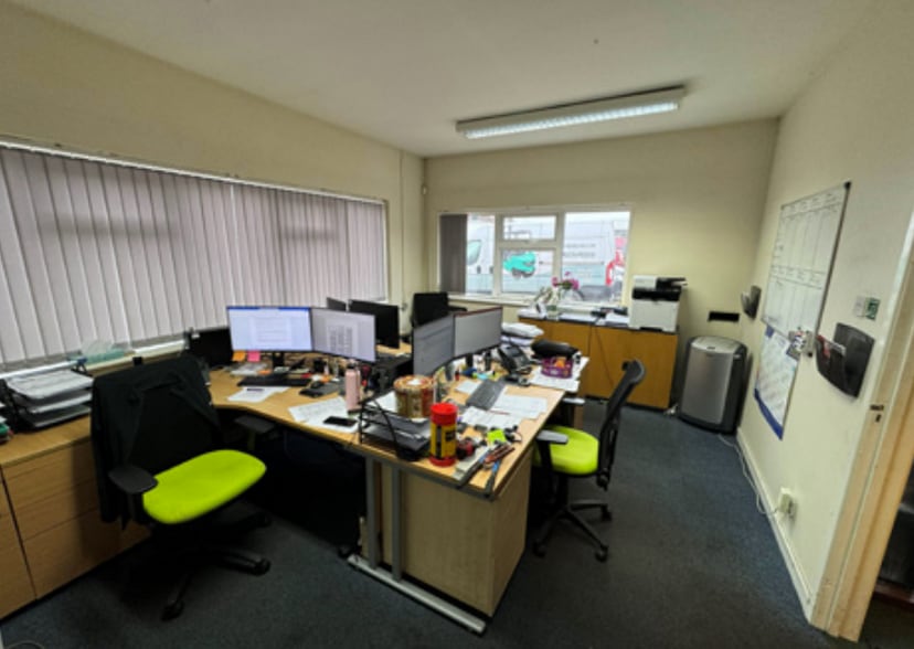 Claybank Rd, Portsmouth for sale - Interior Photo - Image 2 of 5