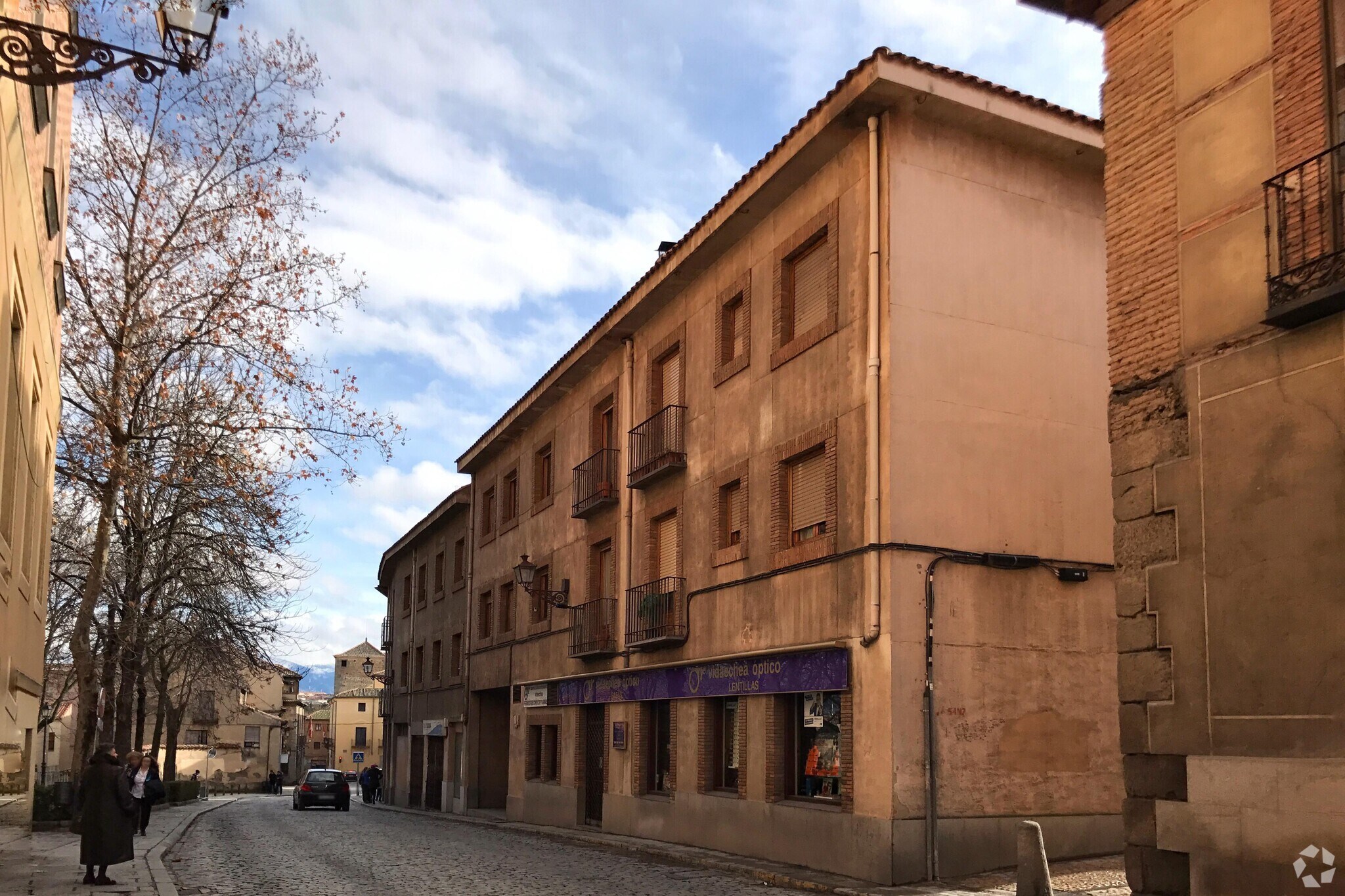 Retail in Segovia, Segovia to rent Primary Photo- Image 1 of 2