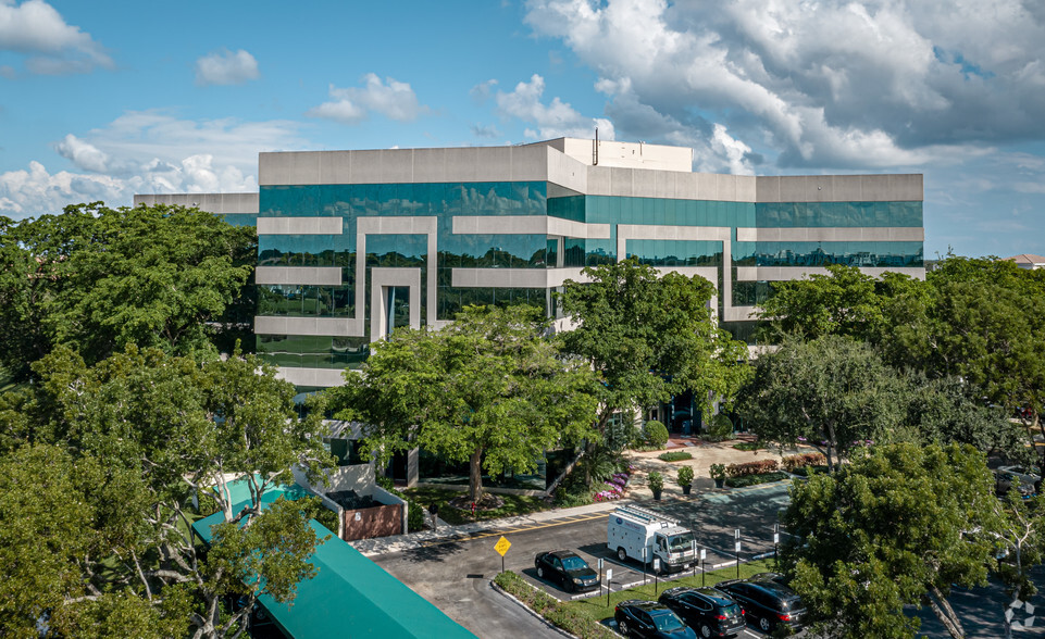 5901 Broken Sound Pky NW, Boca Raton, FL for rent - Primary Photo - Image 1 of 10