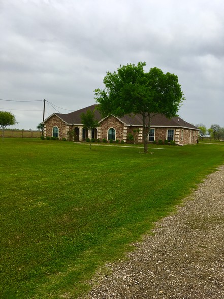 Pawnee Tx, Beeville, TX for sale - Building Photo - Image 1 of 1