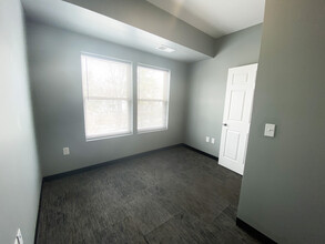 938 Louisville Rd, Frankfort, KY for rent Interior Photo- Image 1 of 13